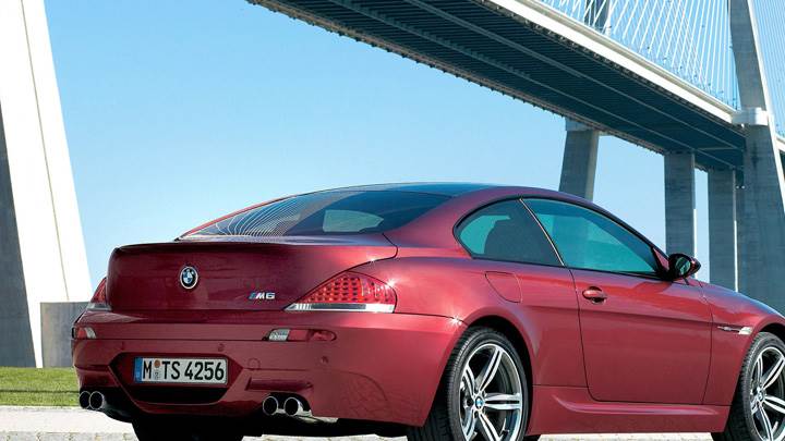 Side Back Pose Of 2005 BMW M6 In Red